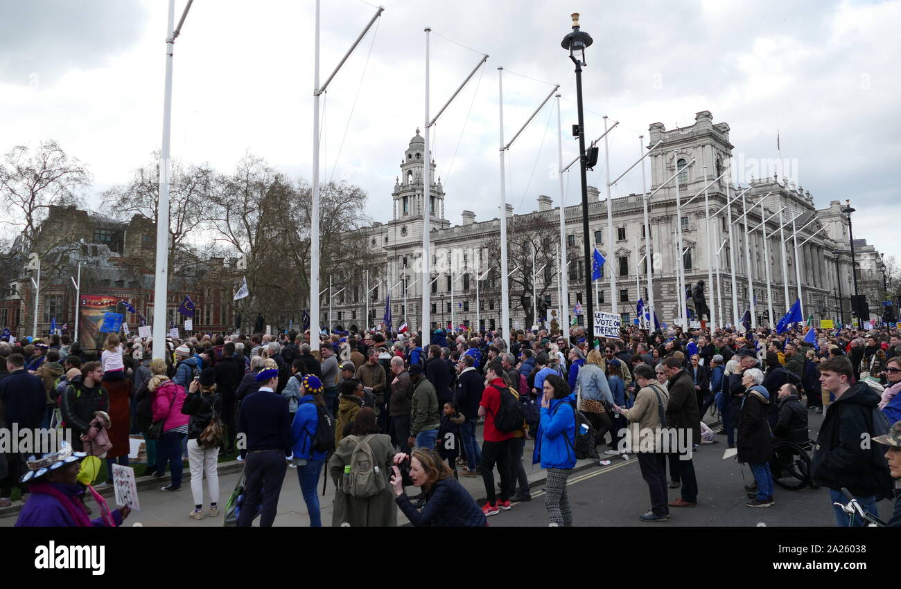 Il "voto popolare' marzo in piazza del Parlamento, Londra. Il voto popolare marzo ha avuto luogo a Londra il 23 marzo 2019 come parte di una serie di dimostrazioni di protesta contro Brexit, chiamata per un nuovo referendum e chiedere al governo britannico di revocare l'articolo 50. Essa ha portato al capitale di centinaia di migliaia di manifestanti, o di più di un milione di persone secondo gli organizzatori. Foto Stock