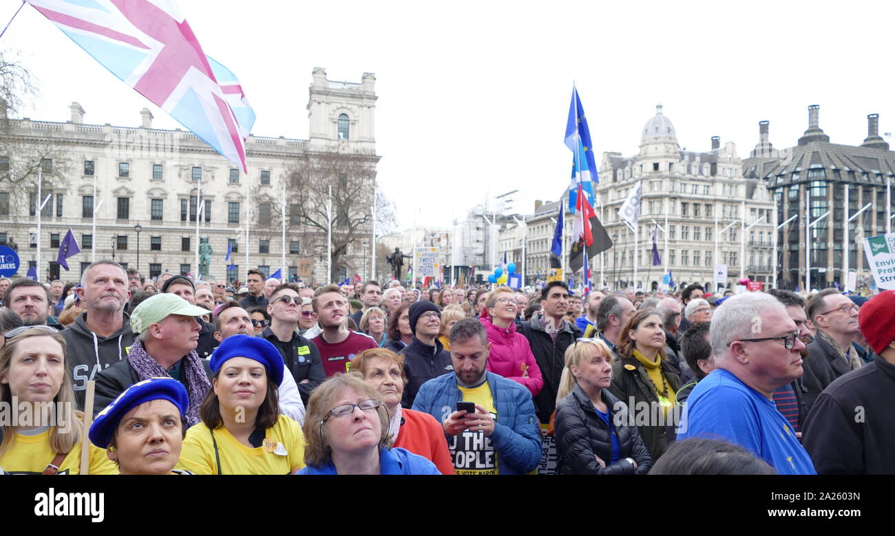 Il "voto popolare' marzo in piazza del Parlamento, Londra. Il voto popolare marzo ha avuto luogo a Londra il 23 marzo 2019 come parte di una serie di dimostrazioni di protesta contro Brexit, chiamata per un nuovo referendum e chiedere al governo britannico di revocare l'articolo 50. Essa ha portato al capitale di centinaia di migliaia di manifestanti, o di più di un milione di persone secondo gli organizzatori. Foto Stock