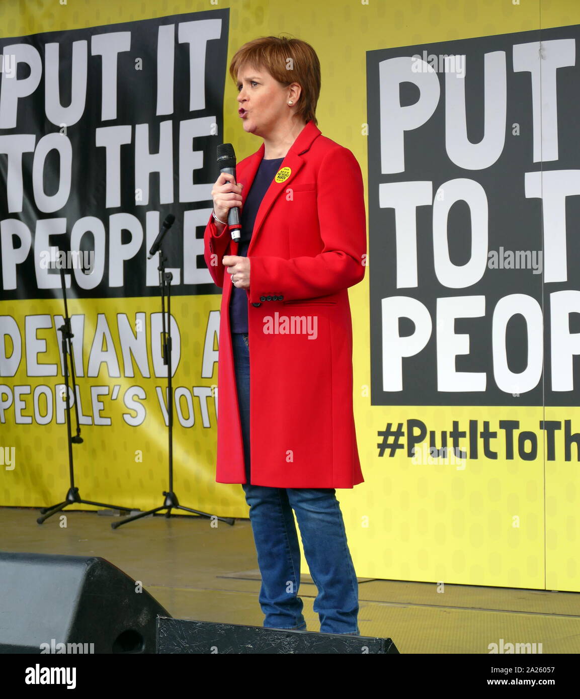 Nicola Ferguson storione, Primo ministro di Scozia risolve il "voto popolare' marzo in piazza del Parlamento, Londra. Il voto popolare marzo ha avuto luogo a Londra il 23 marzo 2019 come parte di una serie di dimostrazioni di protesta contro Brexit, chiamata per un nuovo referendum e chiedere al governo britannico di revocare l'articolo 50. Essa ha portato al capitale di centinaia di migliaia di manifestanti, o di più di un milione di persone secondo gli organizzatori. Foto Stock