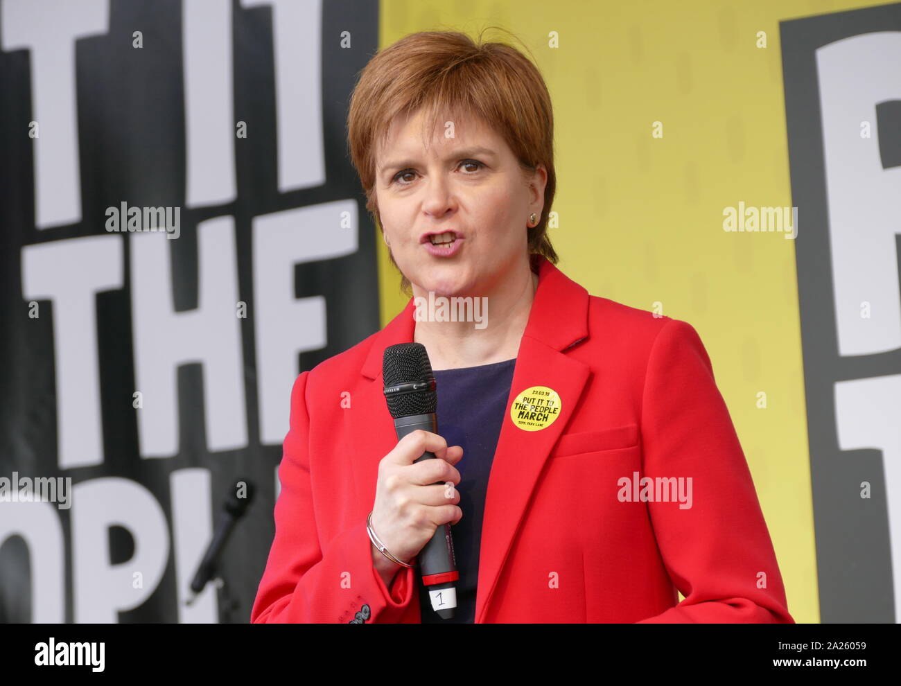 Nicola Ferguson storione, Primo ministro di Scozia risolve il "voto popolare' marzo in piazza del Parlamento, Londra. Il voto popolare marzo ha avuto luogo a Londra il 23 marzo 2019 come parte di una serie di dimostrazioni di protesta contro Brexit, chiamata per un nuovo referendum e chiedere al governo britannico di revocare l'articolo 50. Essa ha portato al capitale di centinaia di migliaia di manifestanti, o di più di un milione di persone secondo gli organizzatori. Foto Stock