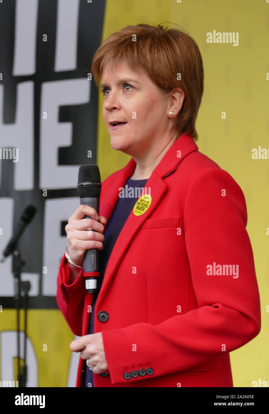 Nicola Ferguson storione, Primo ministro di Scozia risolve il "voto popolare' marzo in piazza del Parlamento, Londra. Il voto popolare marzo ha avuto luogo a Londra il 23 marzo 2019 come parte di una serie di dimostrazioni di protesta contro Brexit, chiamata per un nuovo referendum e chiedere al governo britannico di revocare l'articolo 50. Essa ha portato al capitale di centinaia di migliaia di manifestanti, o di più di un milione di persone secondo gli organizzatori. Foto Stock