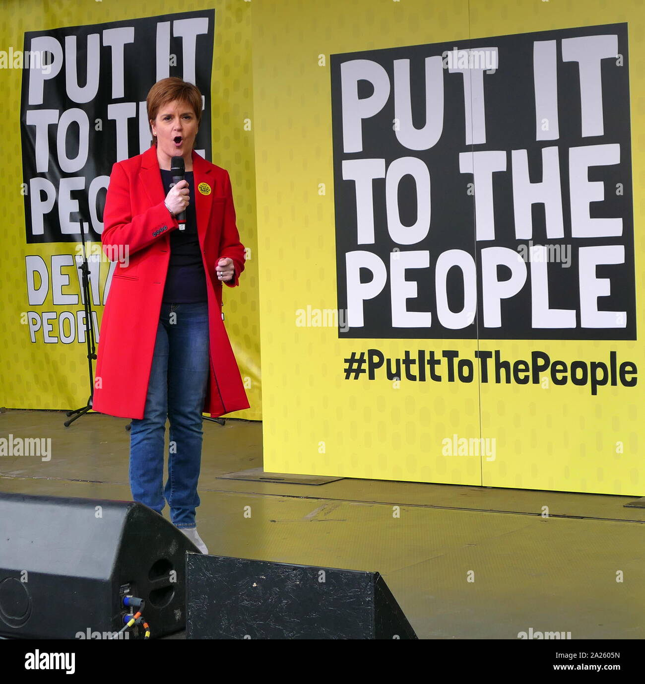 Nicola Ferguson storione, Primo ministro di Scozia risolve il "voto popolare' marzo in piazza del Parlamento, Londra. Il voto popolare marzo ha avuto luogo a Londra il 23 marzo 2019 come parte di una serie di dimostrazioni di protesta contro Brexit, chiamata per un nuovo referendum e chiedere al governo britannico di revocare l'articolo 50. Essa ha portato al capitale di centinaia di migliaia di manifestanti, o di più di un milione di persone secondo gli organizzatori. Foto Stock