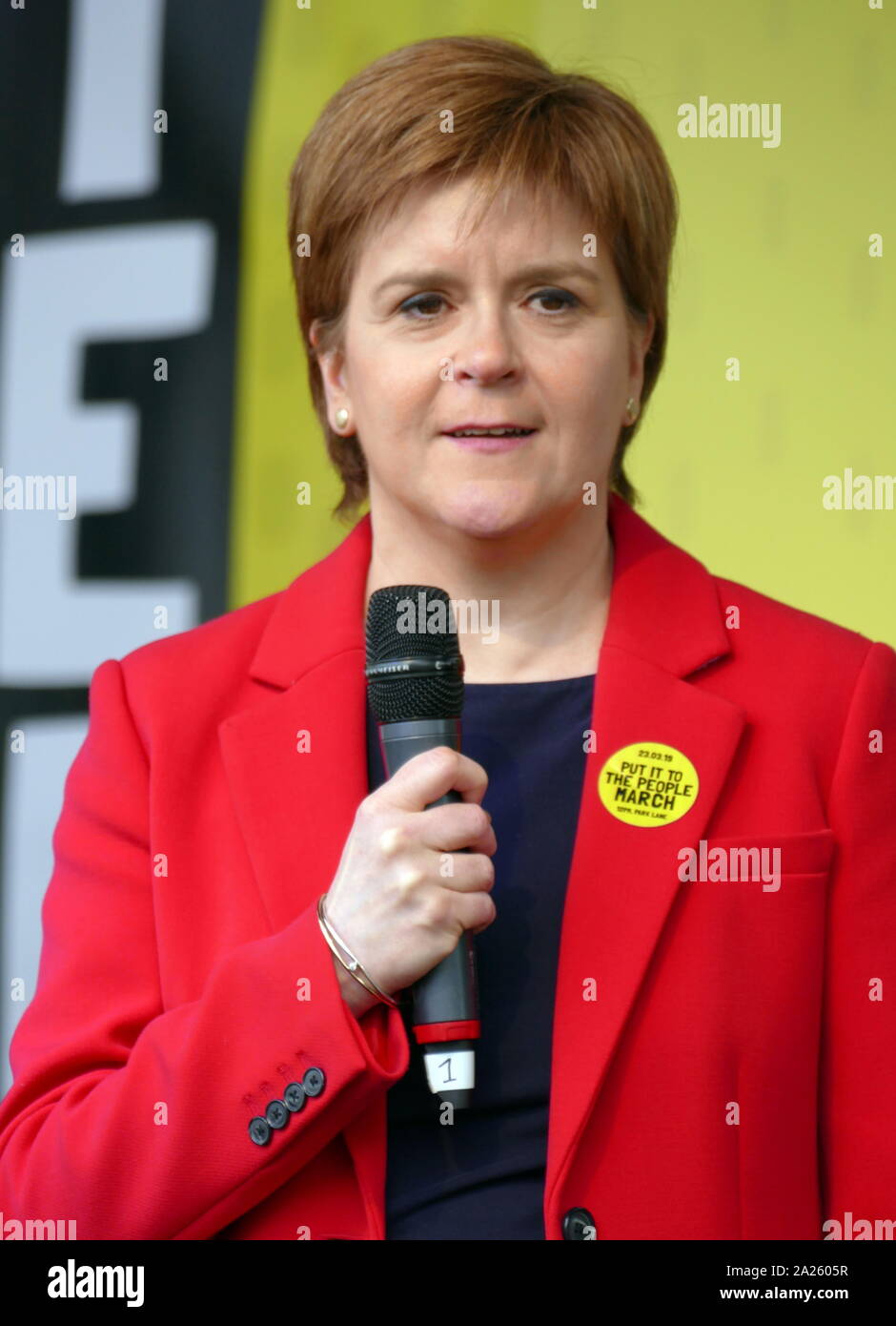 Nicola Ferguson storione, Primo ministro di Scozia risolve il "voto popolare' marzo in piazza del Parlamento, Londra. Il voto popolare marzo ha avuto luogo a Londra il 23 marzo 2019 come parte di una serie di dimostrazioni di protesta contro Brexit, chiamata per un nuovo referendum e chiedere al governo britannico di revocare l'articolo 50. Essa ha portato al capitale di centinaia di migliaia di manifestanti, o di più di un milione di persone secondo gli organizzatori. Foto Stock