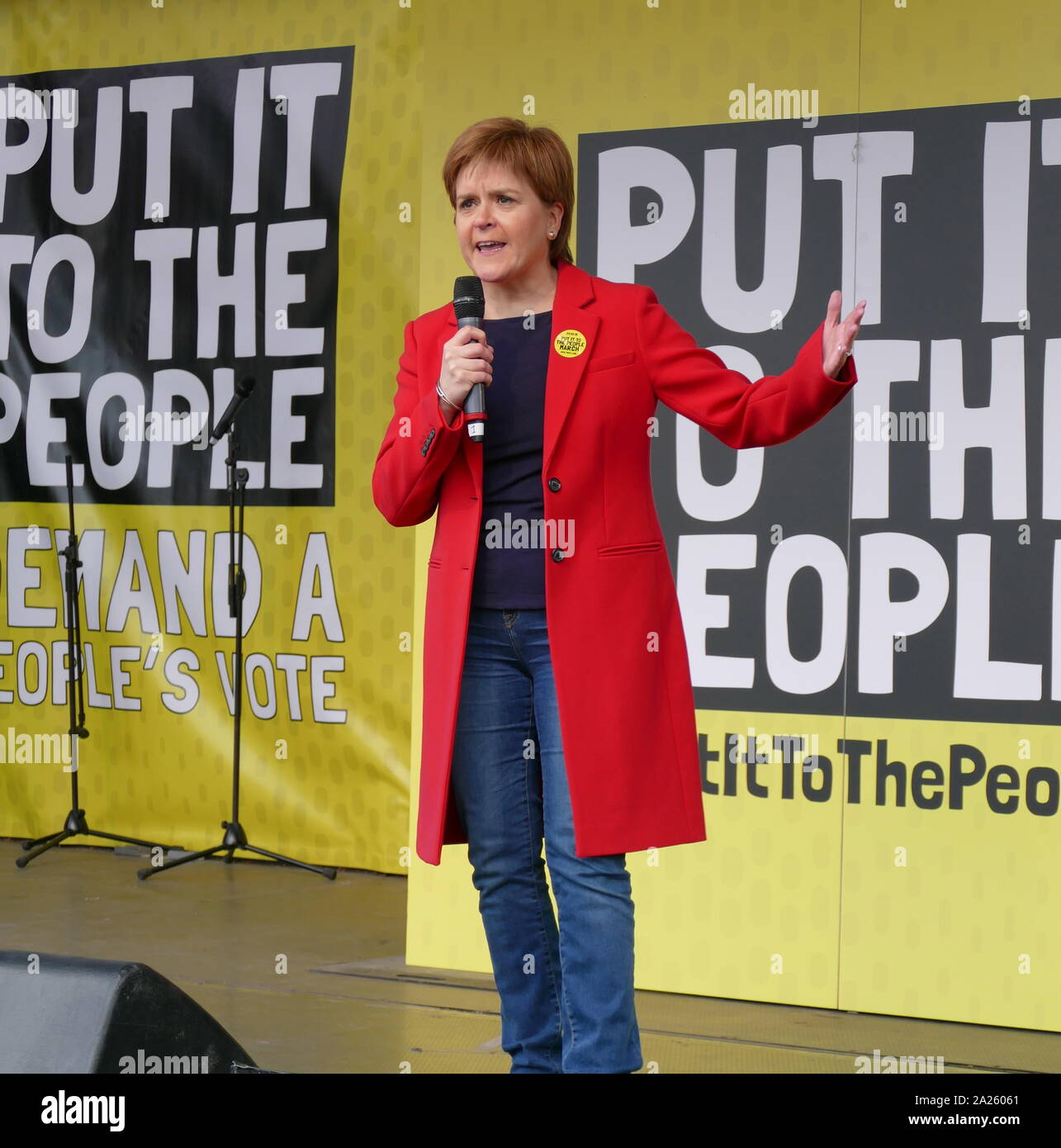 Nicola Ferguson storione, Primo ministro di Scozia risolve il "voto popolare' marzo in piazza del Parlamento, Londra. Il voto popolare marzo ha avuto luogo a Londra il 23 marzo 2019 come parte di una serie di dimostrazioni di protesta contro Brexit, chiamata per un nuovo referendum e chiedere al governo britannico di revocare l'articolo 50. Essa ha portato al capitale di centinaia di migliaia di manifestanti, o di più di un milione di persone secondo gli organizzatori. Foto Stock