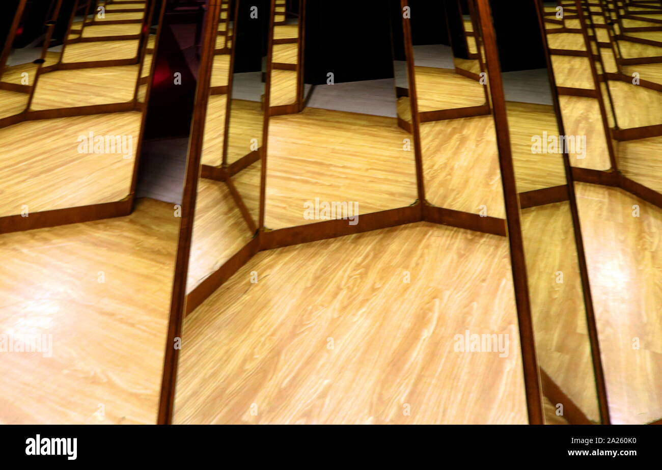 Ri-costruzione di uno specchio camera, basato su manoscritto Bt folio 28 r. da Leonardo da Vinci. Foto Stock