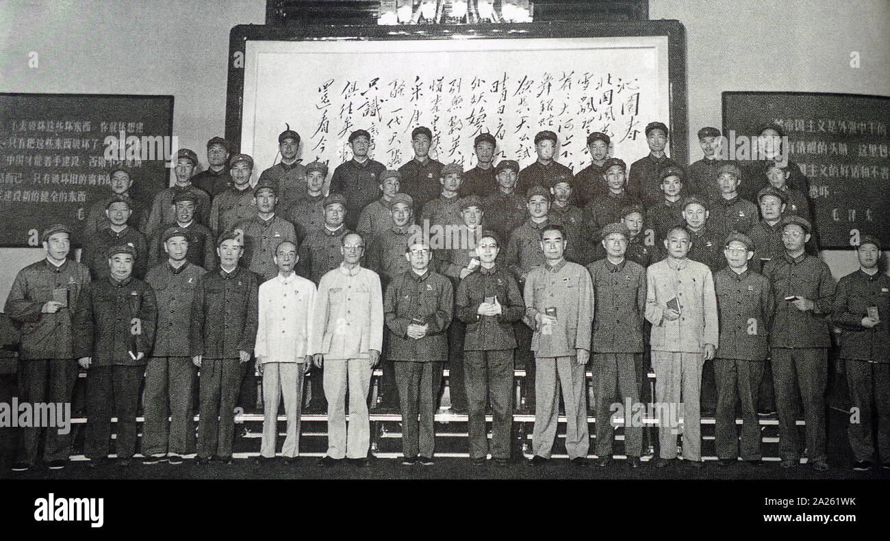 Zhou Enlai Chen Boda, Kang Sheng, Li Fuchun, Nie Rongzhen, Xie Fuzhi, Jiang Qing, Yang Chengwu, Zhang Chunqiao e altri membri della centrale di rivoluzione culturale gruppo si è riunito il 2 agosto 1967. Foto Stock