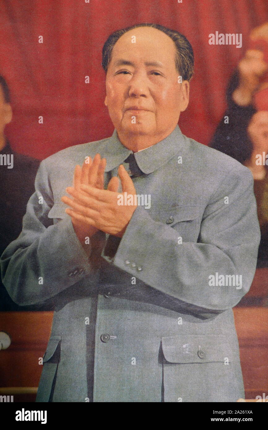 Il presidente Mao indirizzamento di una riunione plenaria del Comitato Centrale del Partito comunista cinese. 1960. Mao Zedong (1893 - 9 settembre 1976), era un comunista cinese rivoluzionario che divenne il padre fondatore della Repubblica Popolare Cinese (PRC), che egli ha dichiarato il presidente del Partito Comunista della Cina dalla sua costituzione nel 1949 fino alla sua morte Foto Stock