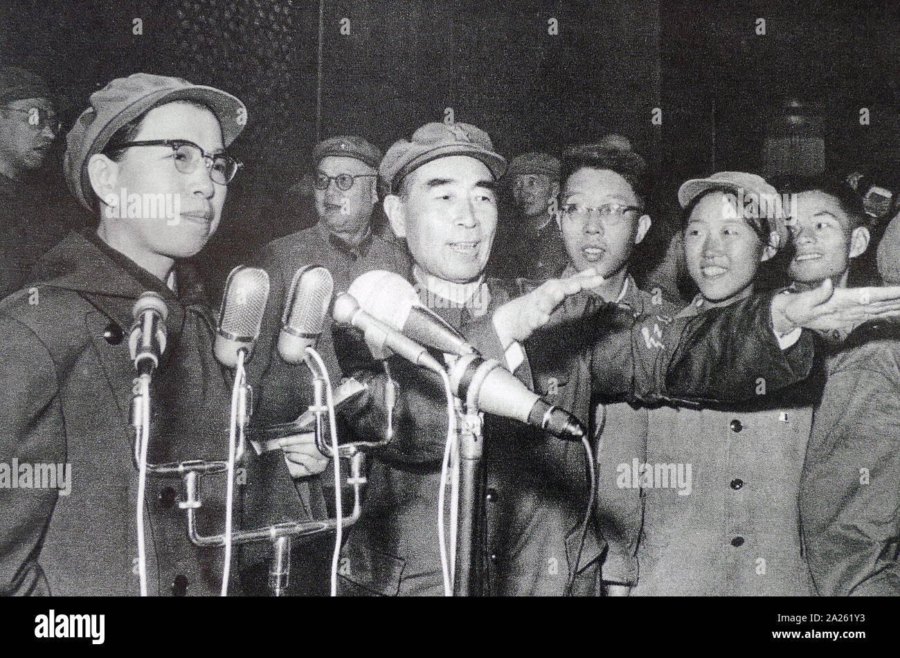 Il premier cinese, Zhou en Lai e Mao la moglie Jiang Qing (sinistra), durante la rivoluzione culturale 1967 Foto Stock