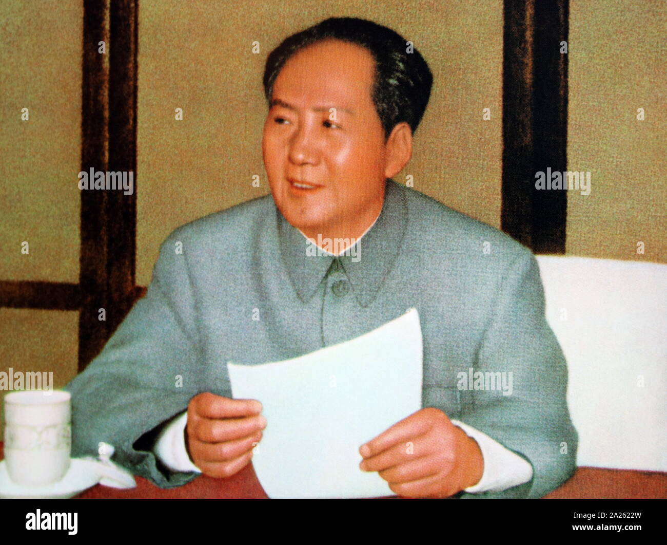 Il presidente Mao affrontando la decima sessione plenaria del Comitato ottavo del Partito Comunista della Cina. 1962. Mao Zedong (1893 - 9 settembre 1976), era un comunista cinese rivoluzionario che divenne il padre fondatore della Repubblica Popolare Cinese (PRC), che egli ha dichiarato il presidente del Partito Comunista della Cina dalla sua costituzione nel 1949 fino alla sua morte Foto Stock