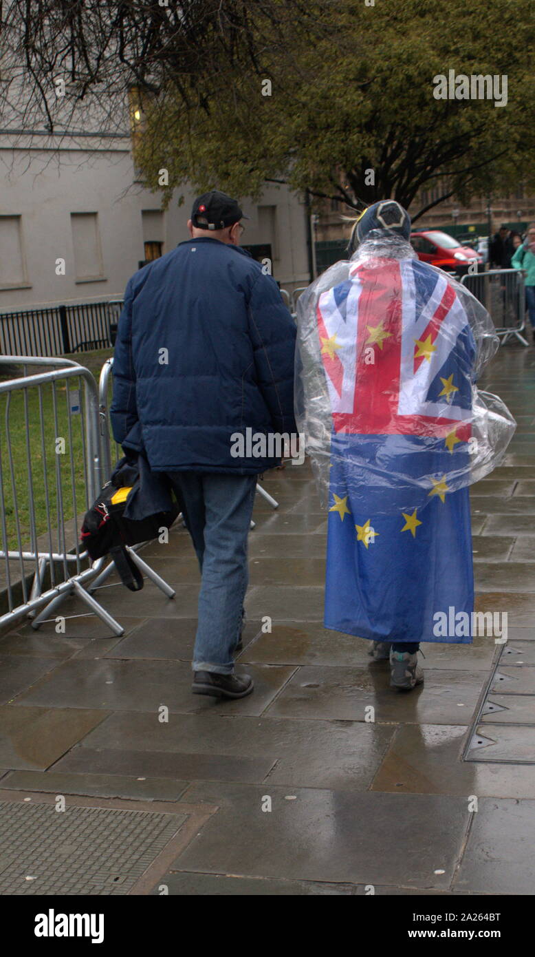 Rimanere' diruttori fuori le case del Parlamento dove ha mantenuto una veglia da 2017-2019 chiamando per la Gran Bretagna per andare per 'n' Brexit dall UE. Foto Stock
