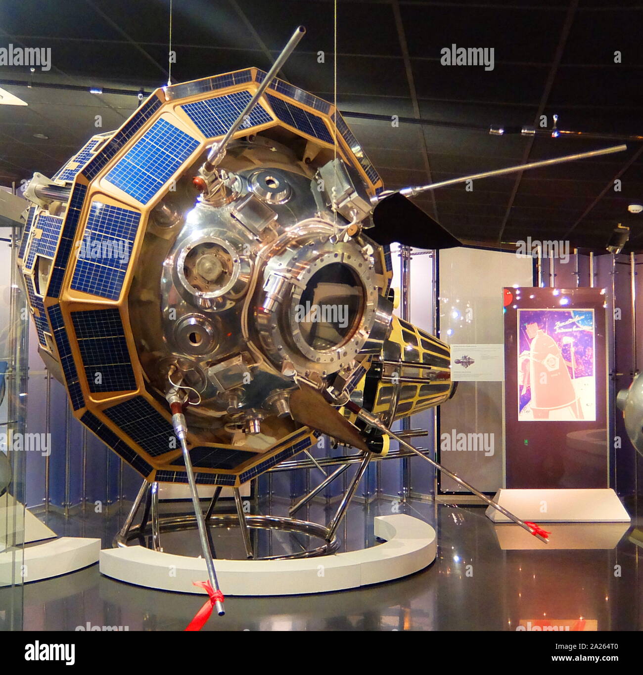 Automated Luna-3 stazione; la prima stazione automatizzata con un atteggiamento di controllo, nello spazio esterno. è stato lanciato nel mese di ottobre e 4,1959 orbitavano la Luna per la prima volta. Il satellite trasmessi foto immagini televisive, del lato oscuro della Luna. È stato progettato da OKB-1 ed è stato lanciato dal lancio di Vostok-veicolo Foto Stock