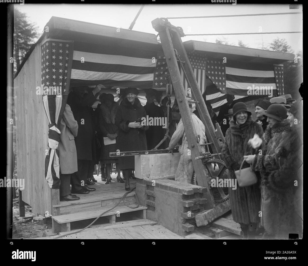 Luoghi pietra d angolo. Alle ore 11, questa mattina, la sig.ra Herbert Hoover posto la prima pietra angolare della casa dei bambini, Bunker Hill Road e diciottesimo Street, a nord-est di Washington, D.C. Alla cerimonia hanno partecipato i membri delle commissioni del paese Home, l'Ospedale per bambini, la Child Welfare Society e la clinica prenatale, Columbia Hospital. La casa è in grado di accogliere 50 bambini, che sono convalescente. Esso sarà gestito come una casa piuttosto che un' istituzione Foto Stock