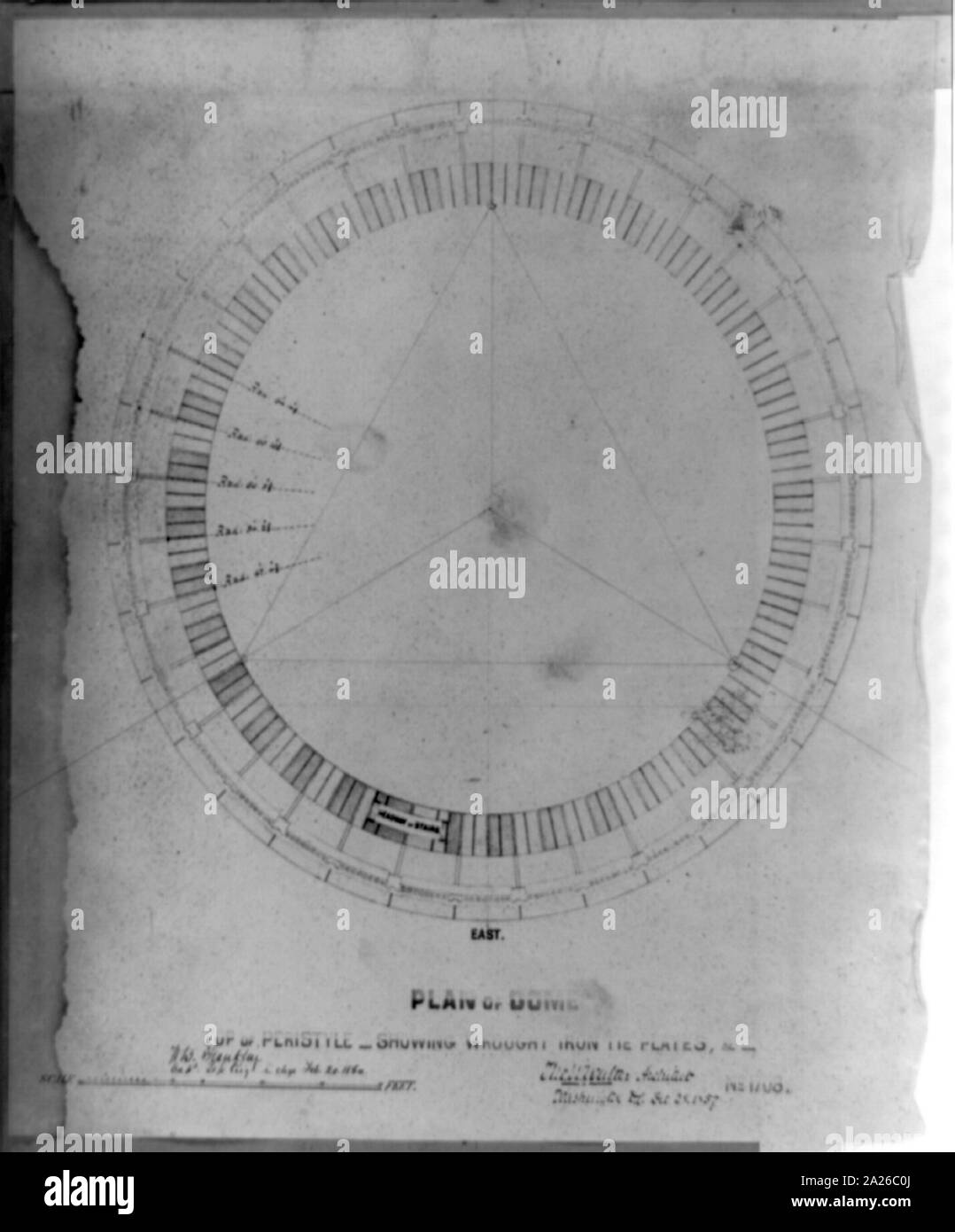 Piano della cupola, top del peristilio mostra il ferro battuto piastre Foto Stock