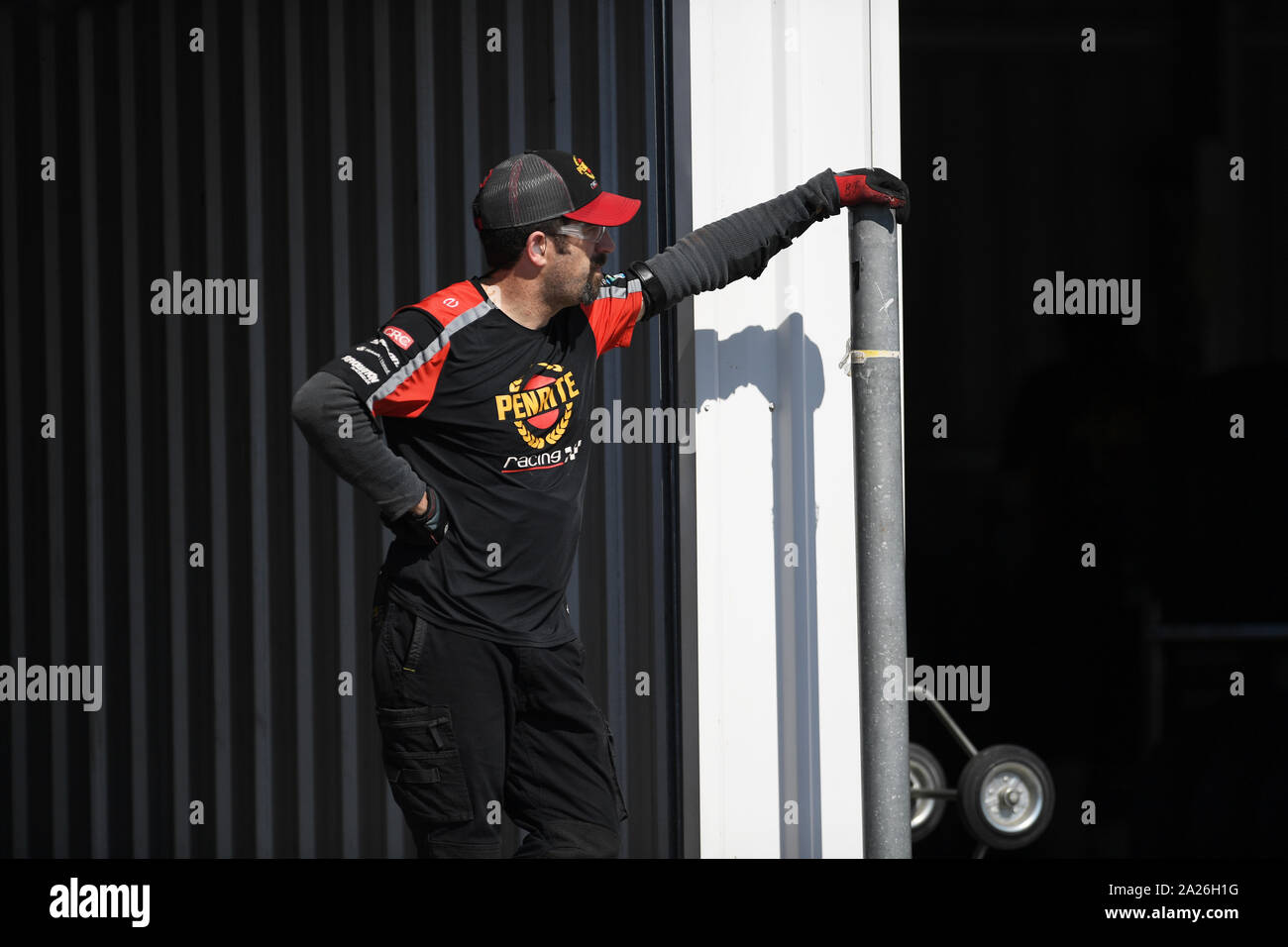 Penrite racing team meccanico a Winton canalina Supercars test day Foto Stock