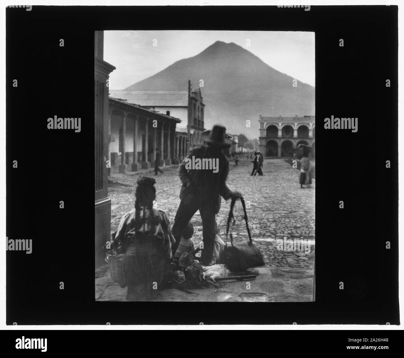 Plaza e il vulcano di Antigua, Guatemala Foto Stock