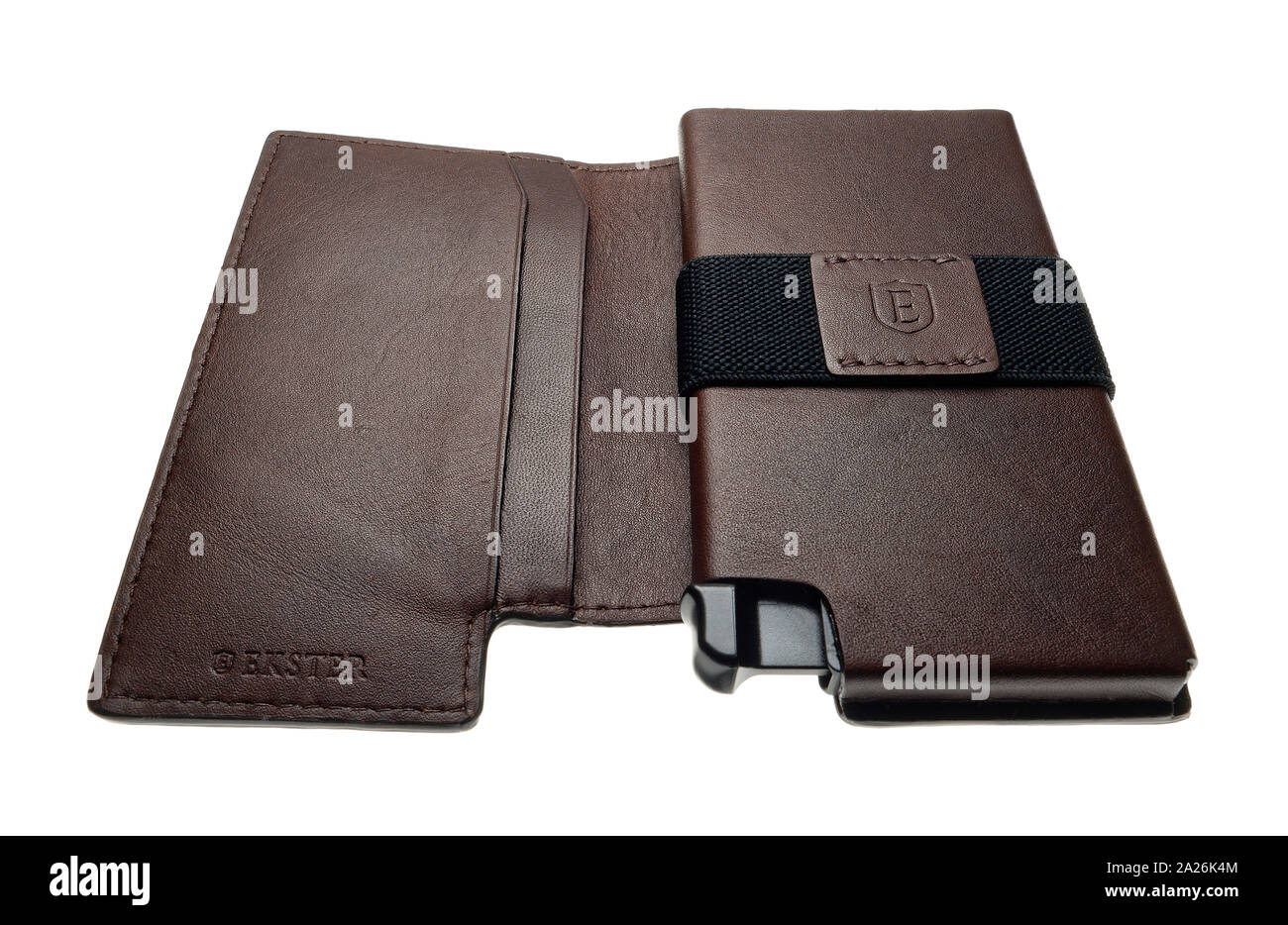 Un Ekster smart wallet dà rapido accesso alle carte di credito o di debito. Offre protezione RFID. Foto Stock