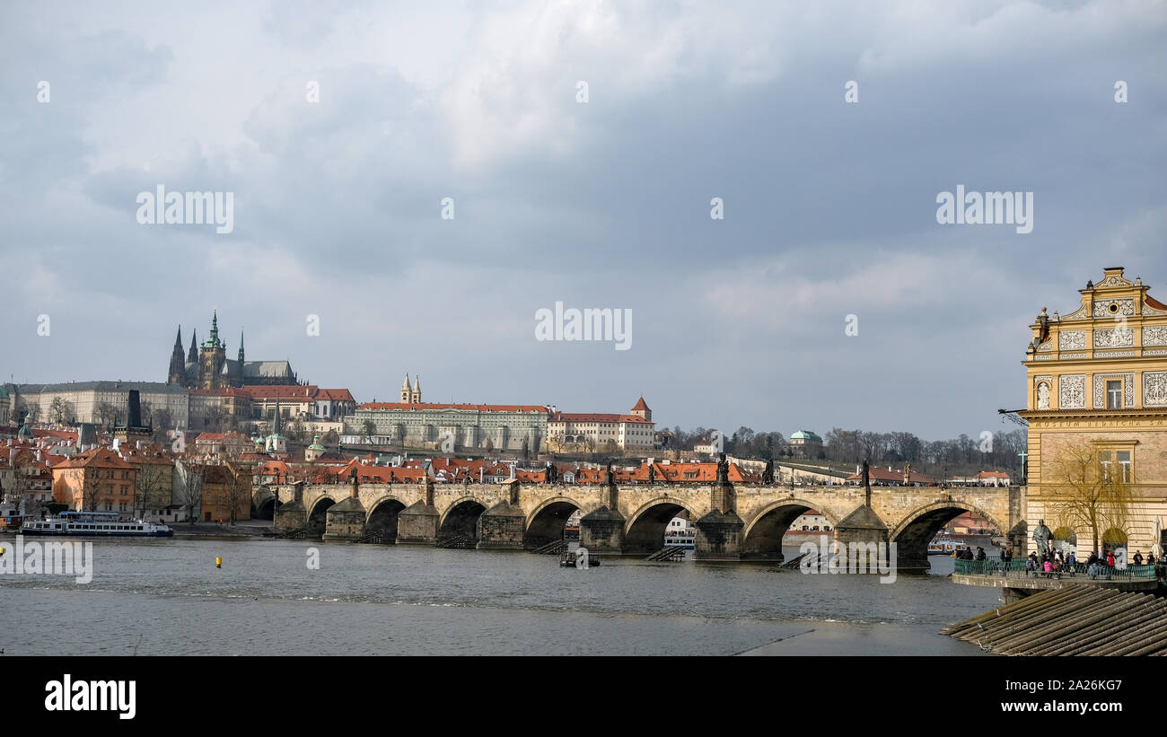 Praga san Carlo ponte vista del paesaggio nella città vecchia architettura, Repubblica ceca Foto Stock