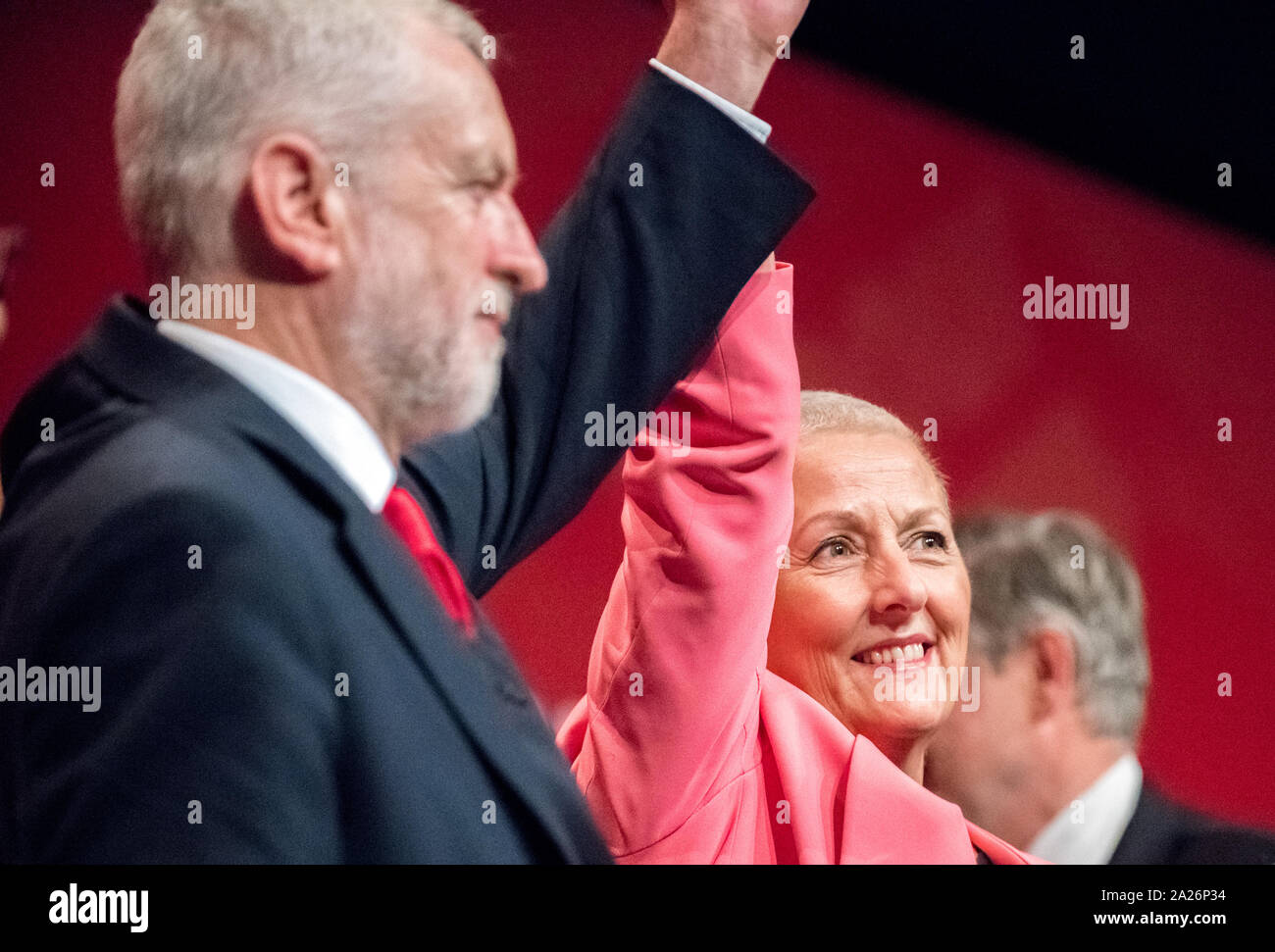 Jeremy Corbyn p.f., leader del partito laburista con Jennie Formby, Segretario generale fase alla fine del partito laburista conferenza annuale, Brighton. Foto Stock