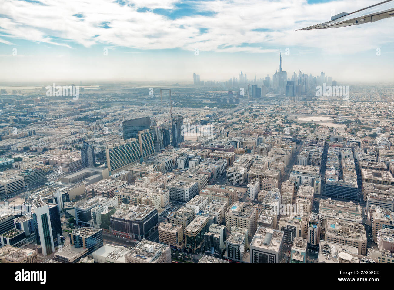 Vista aerea della skyline di Dubai visto dal piano, Emirati Arabi Uniti Foto Stock