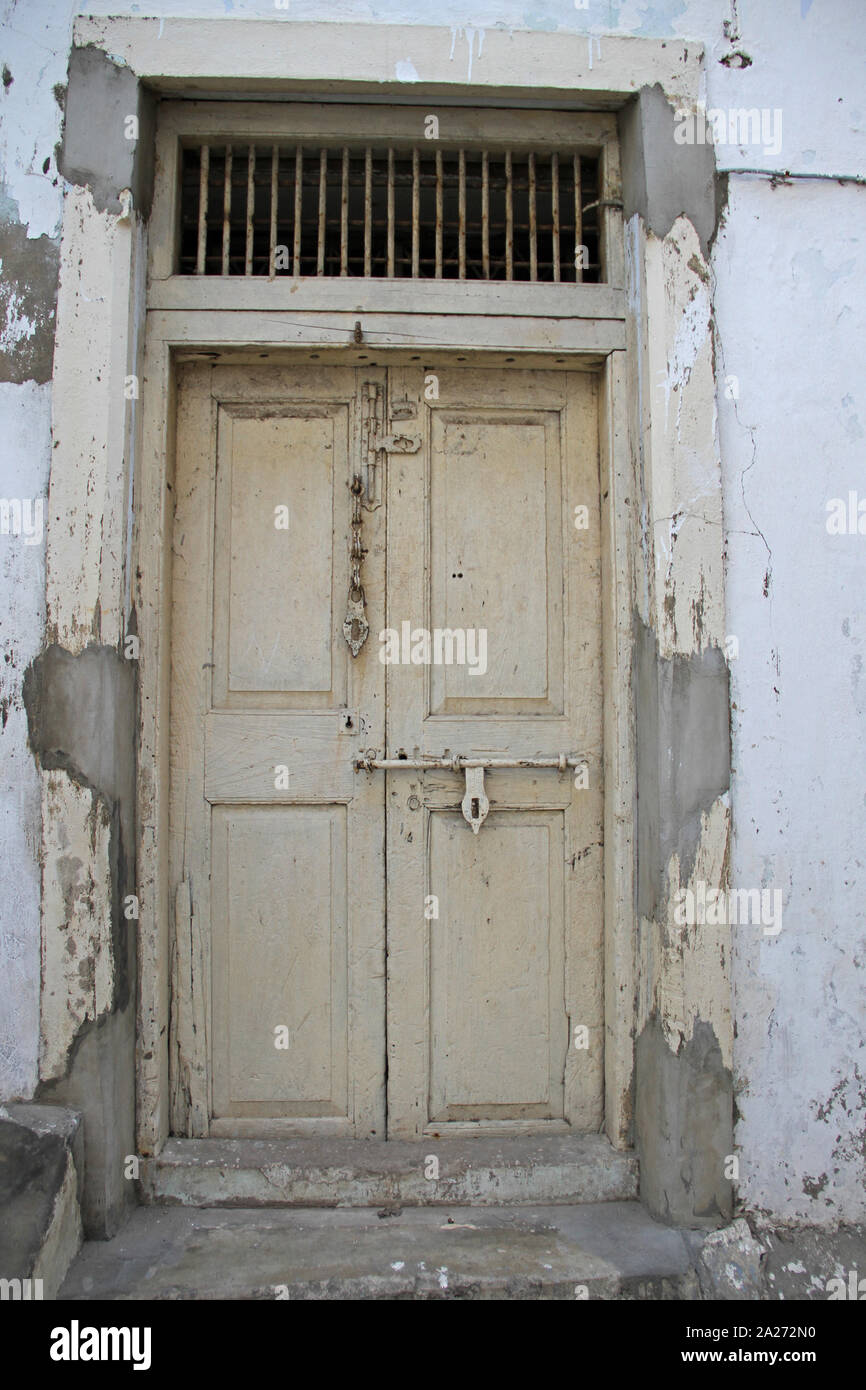 Casa porta di ingresso, Stone Town, Zanzibar, isola di Unguja, Tanzania. Foto Stock