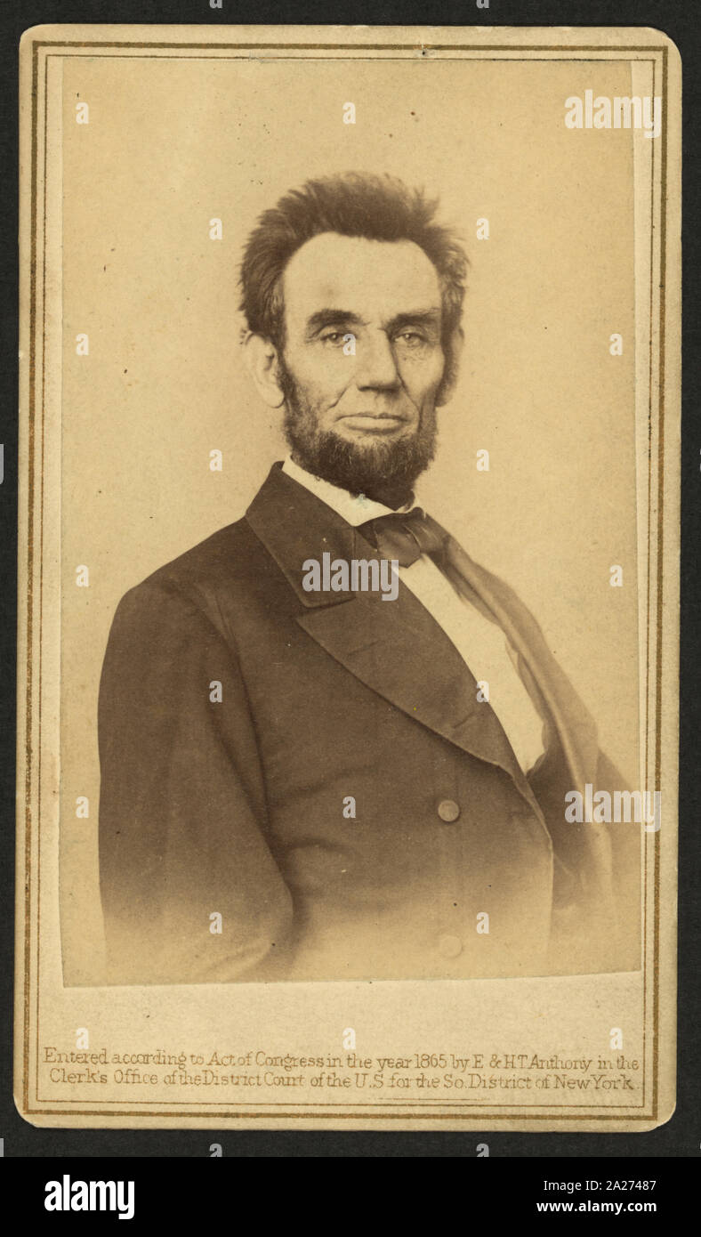 Ritratto del presidente Abraham Lincoln, mezza lunghezza, rivolto verso la parte anteriore Foto Stock