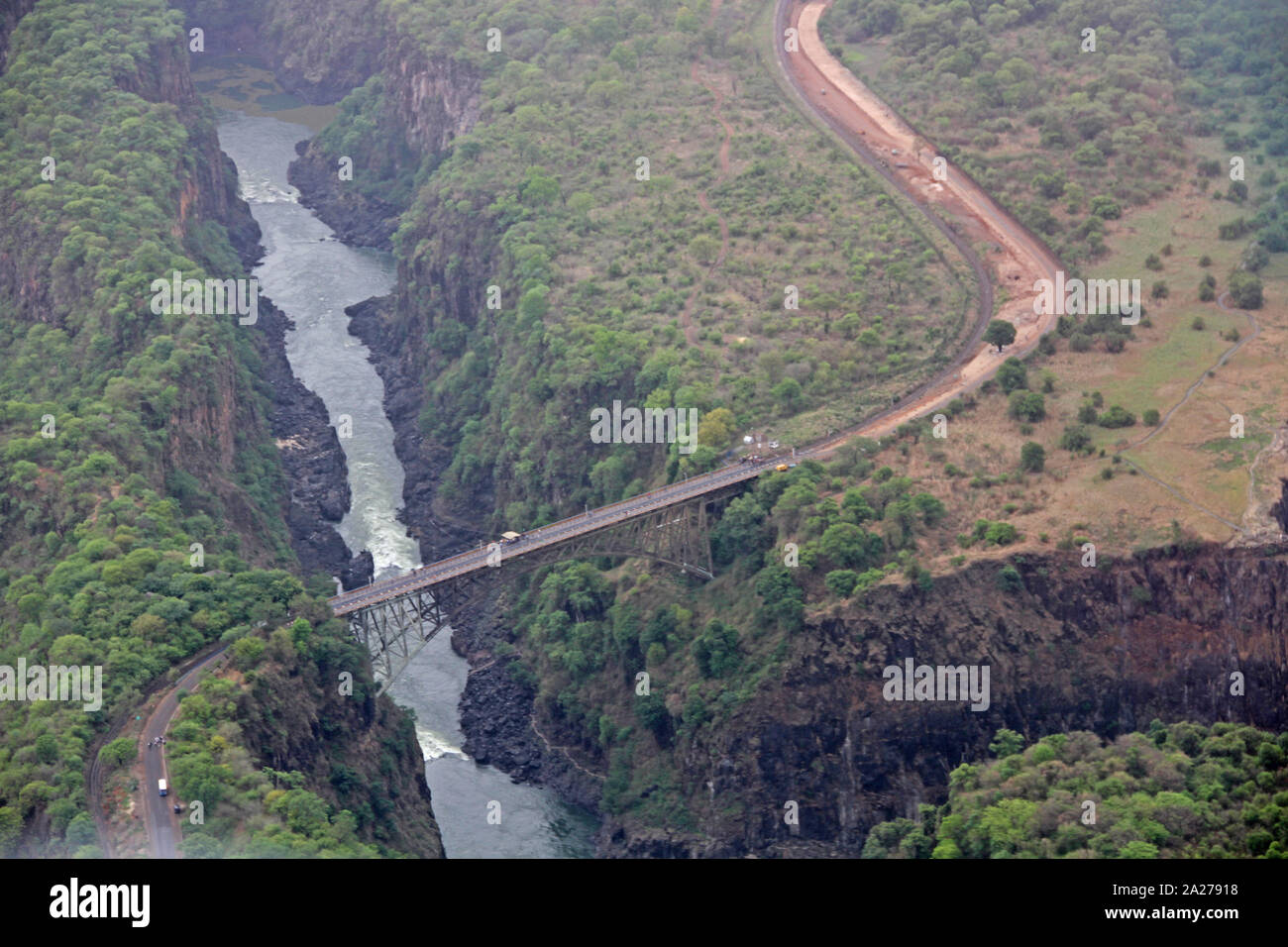 Zambezi River Gorge valley e Victoria Falls Bridge, Zimbabwe e Zambia. Foto Stock
