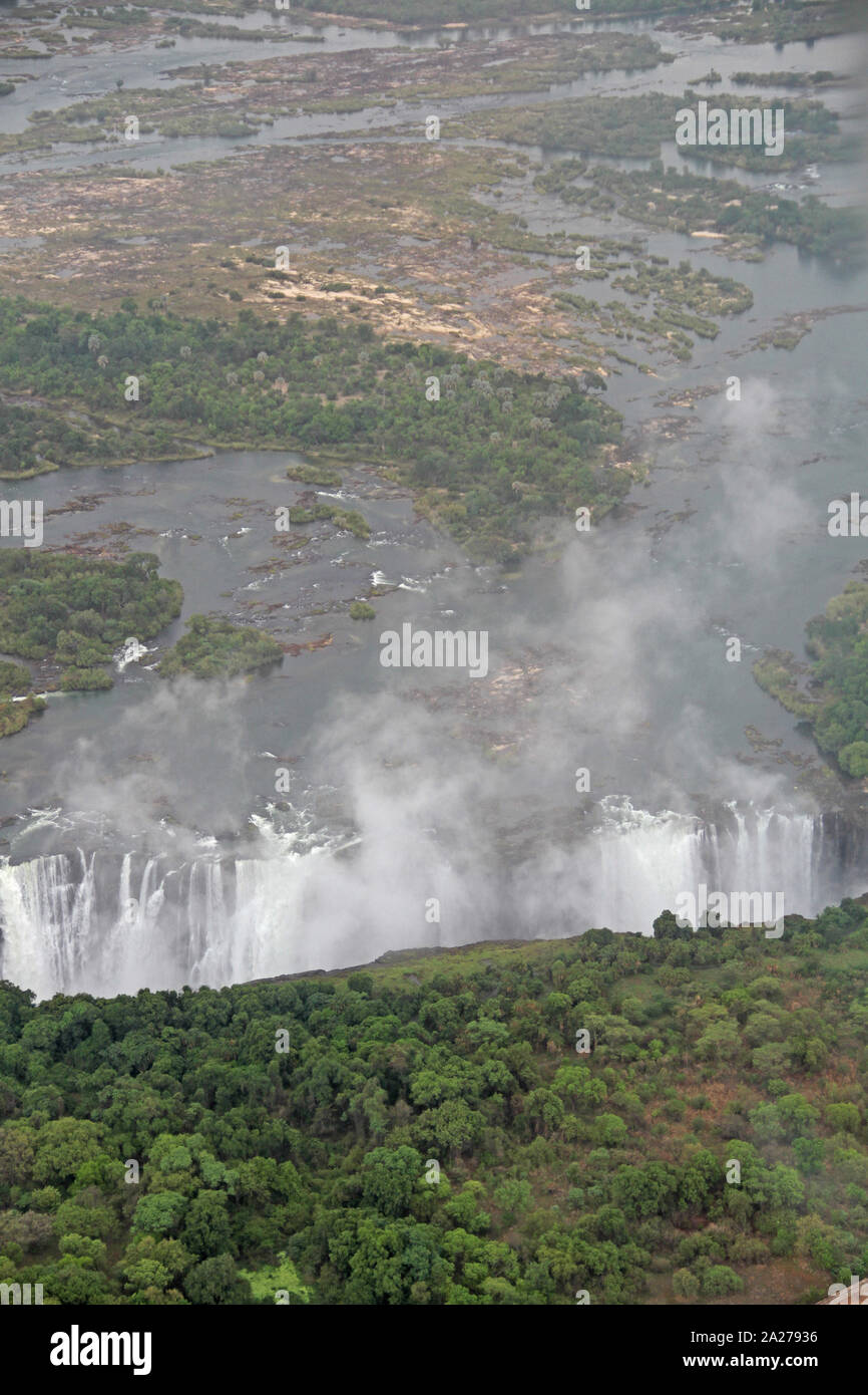 Vista sulla cima di Victoria Falls dallo Zimbabwe. Foto Stock