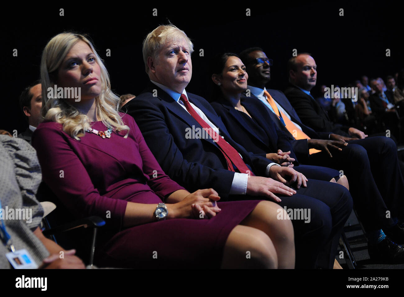 Manchester, Inghilterra. 30 Settembre, 2019 (centro) Boris Johnson, Primo Ministro, ascoltando il discorso alla conferenza di Sajid Javid, Chanc Foto Stock