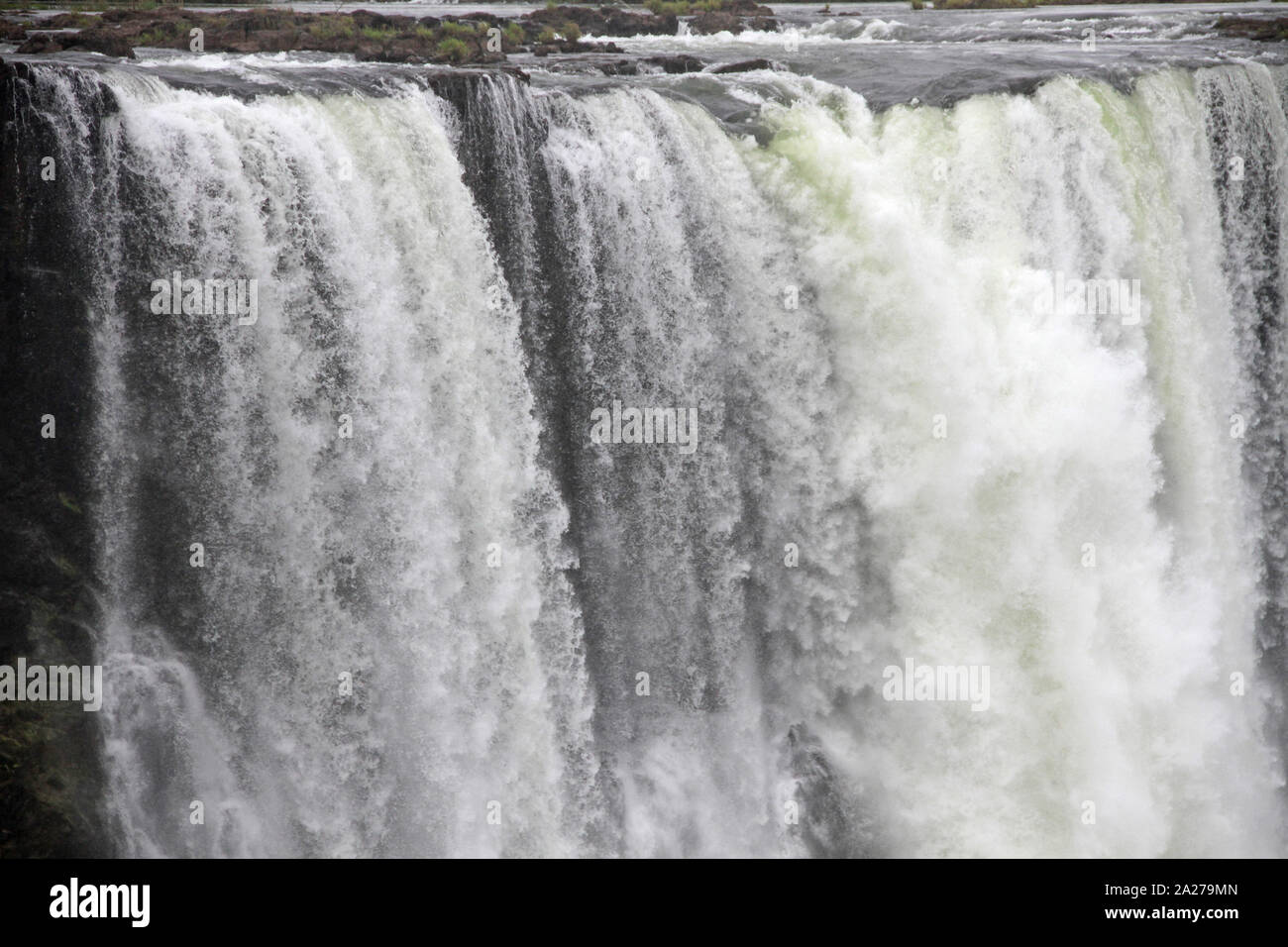 Vista sulla cima di Victoria Falls dallo Zimbabwe. Foto Stock
