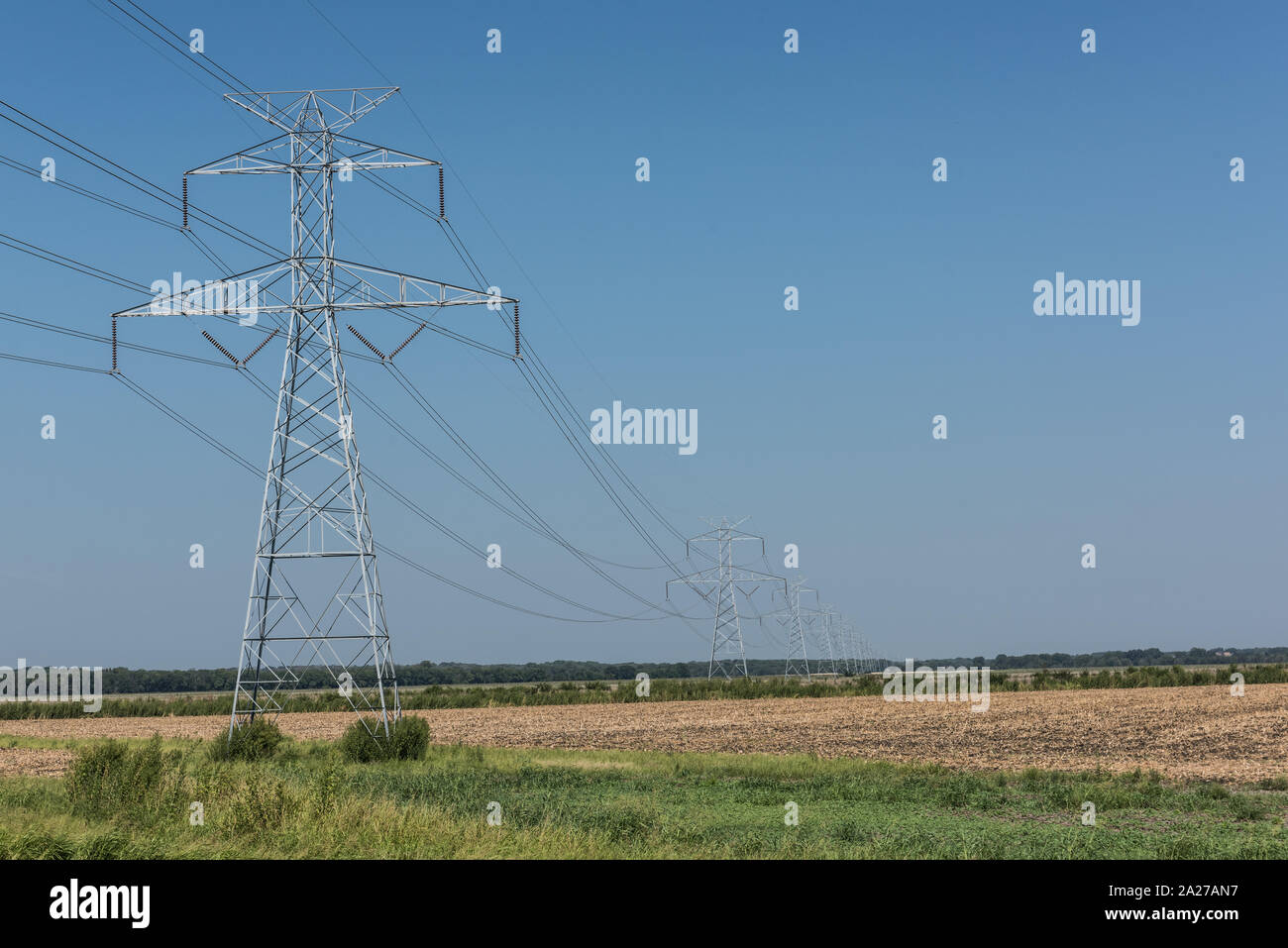 Torri di alimentazione e linee in Ellis County, vicino in Italia, Texas Foto Stock