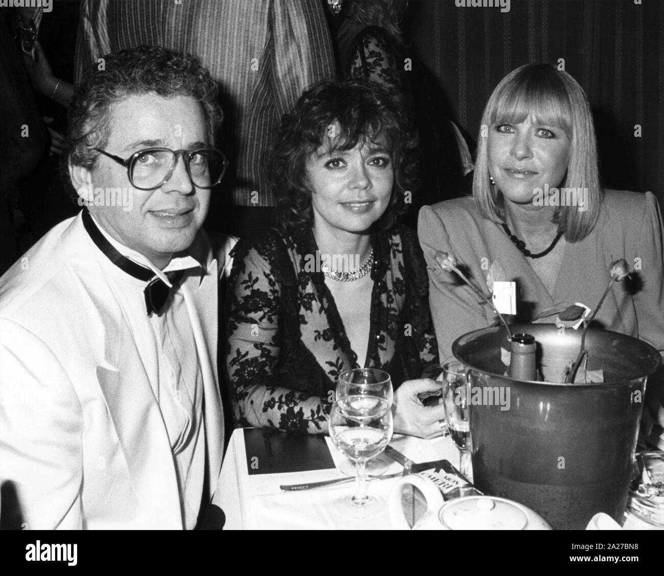(L-r): Michael Ee, Simone Rethel e Monika Lundi il 16 gennaio 1986 presso la Matthäser Filmball a Monaco di Baviera. | Utilizzo di tutto il mondo Foto Stock
