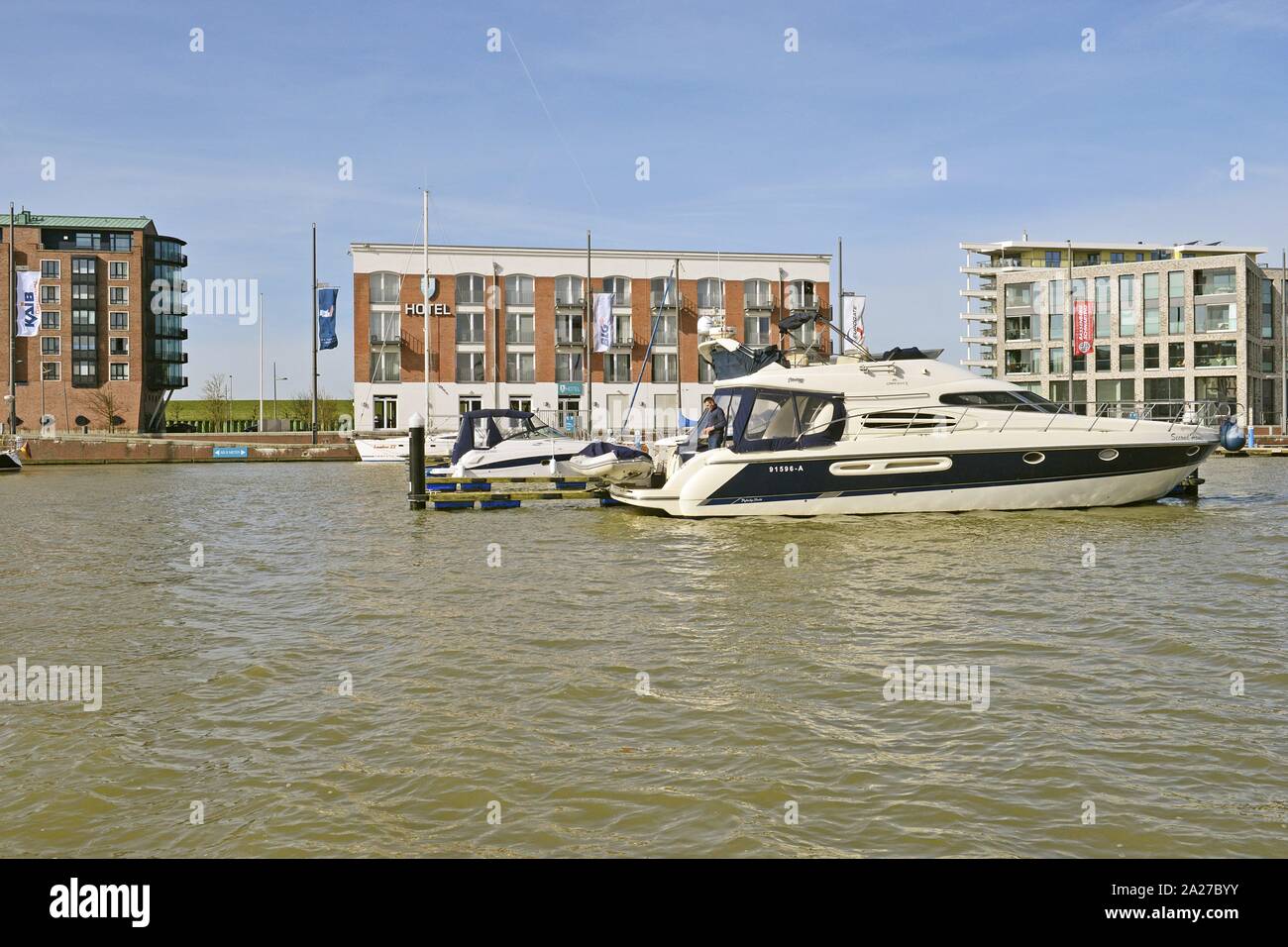 L'hotel im-jaich dal jetty per da diporto e imbarcazioni in Bremerhaven è di nuovo porto, 7 Aprile 2019 | Utilizzo di tutto il mondo Foto Stock