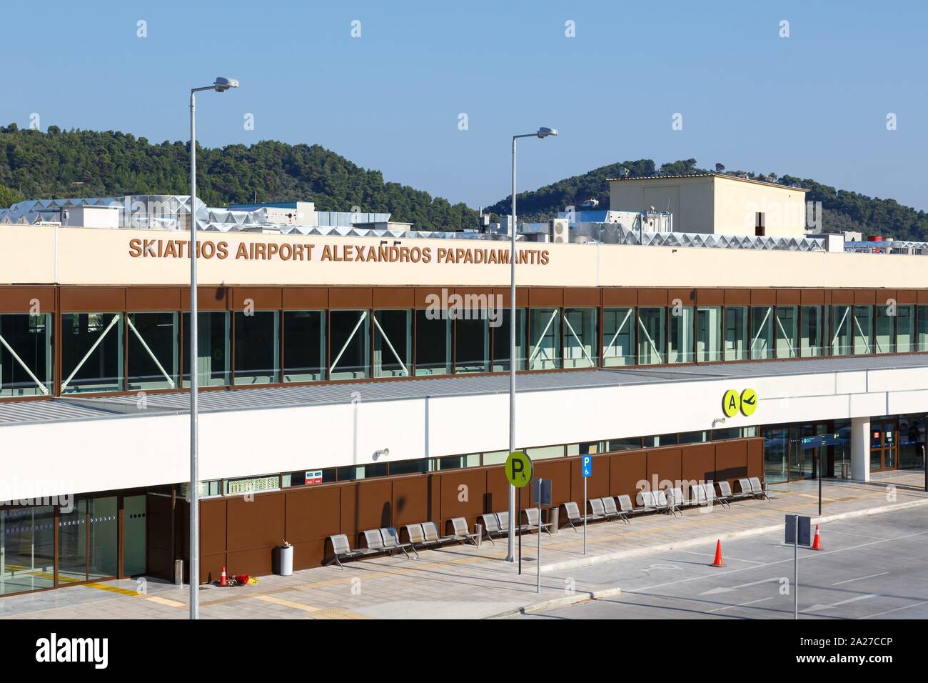 Skiathos, Grecia - 31 Luglio 2019: terminal dell aeroporto di Skiathos (JSI) in Grecia. | Utilizzo di tutto il mondo Foto Stock