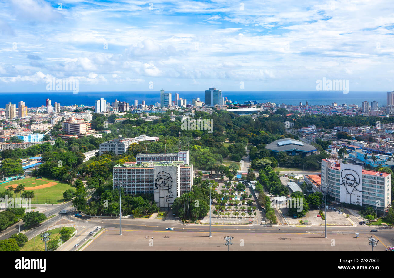 L'Avana Cuba Skyline / Agosto 30, 2019 / Vista della Skyline di Havana e il governo cubano edifici shot dalla parte superiore del Jose Marti Memorial Foto Stock