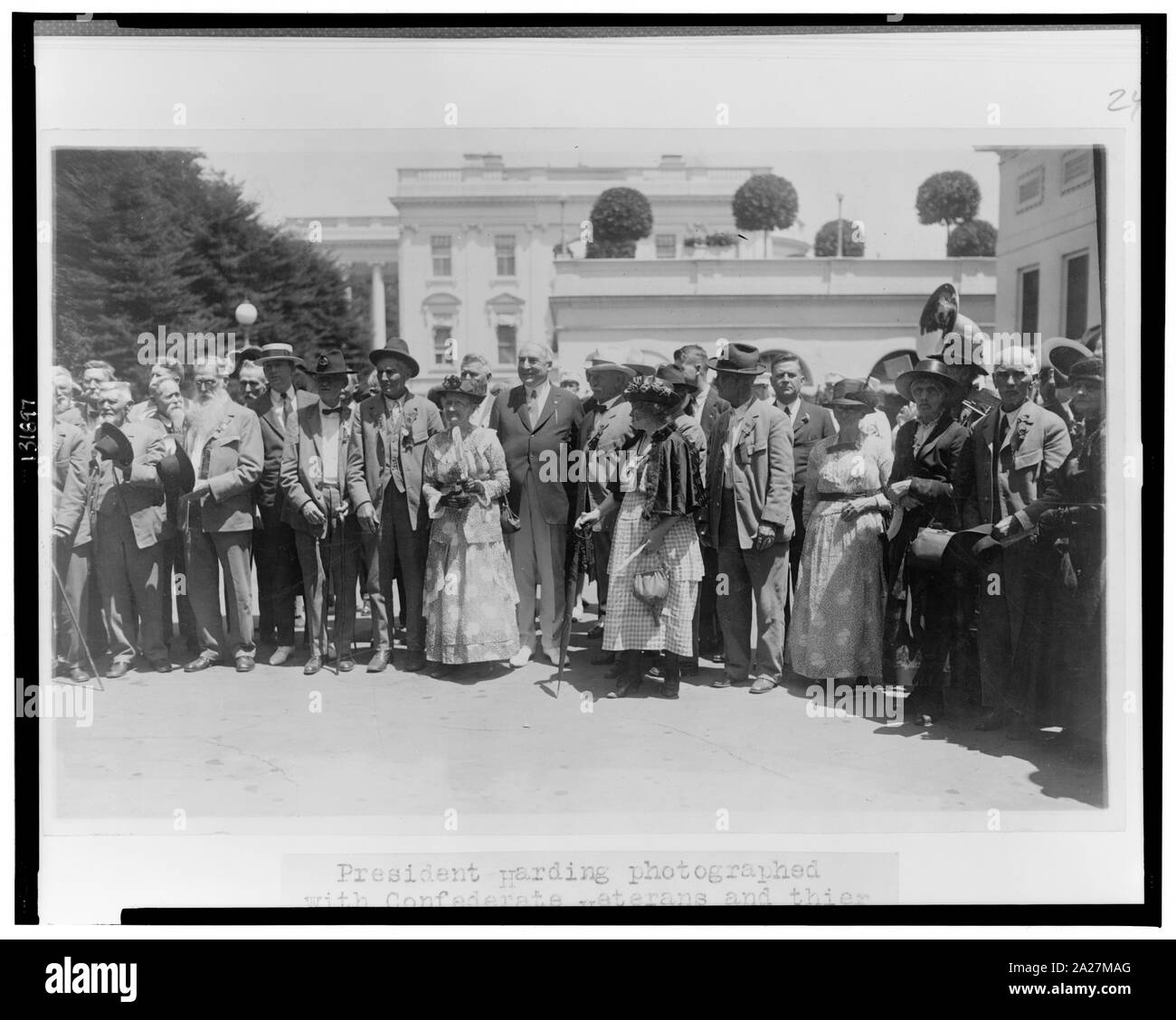 Presidente Harding fotografato con accampati i veterani e le loro mogli che ha chiamato alla Casa Bianca di oggi Foto Stock