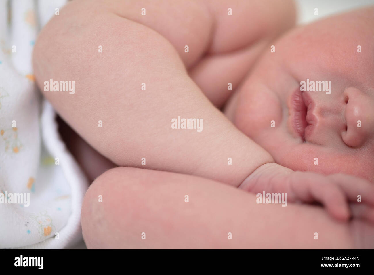 In prossimità di un grazioso bambino appoggiato sulla loro bracci Foto Stock