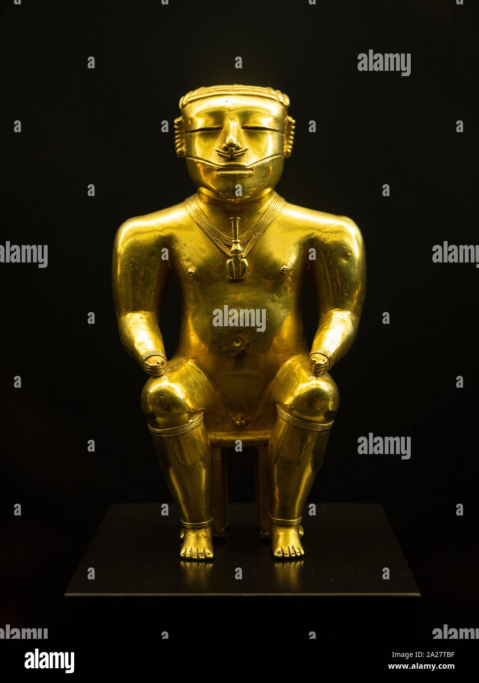 Statuetta d'oro di un Cacique Quimbaya (chief/leader), 200-1000 annuncio. Uno di più di un centinaio di artefatti del tesoro Quimbaya (Tesoro de los Quimb Foto Stock