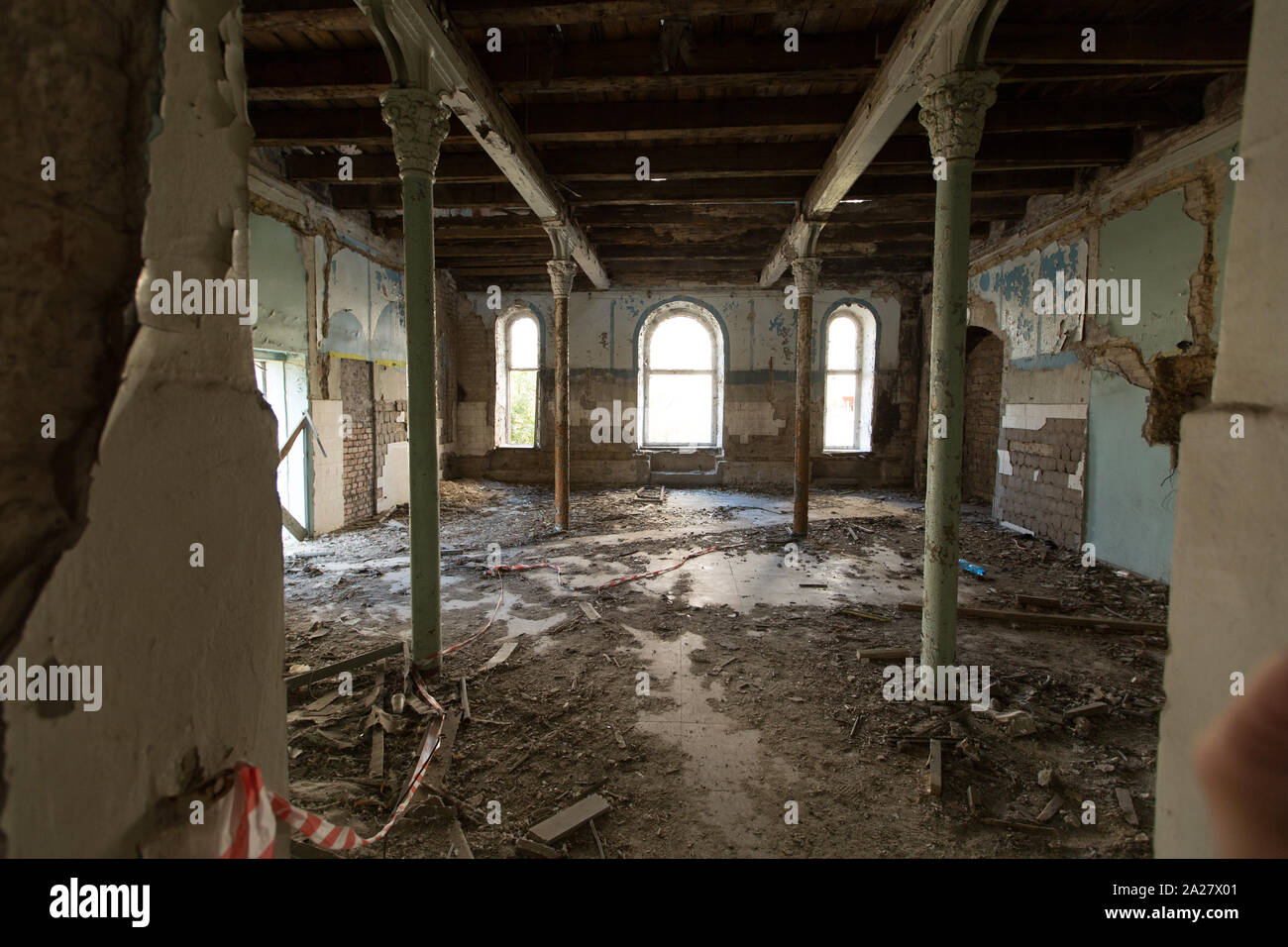 Distrutto il vecchio edificio industriale. Casa in rovina. Foto Stock