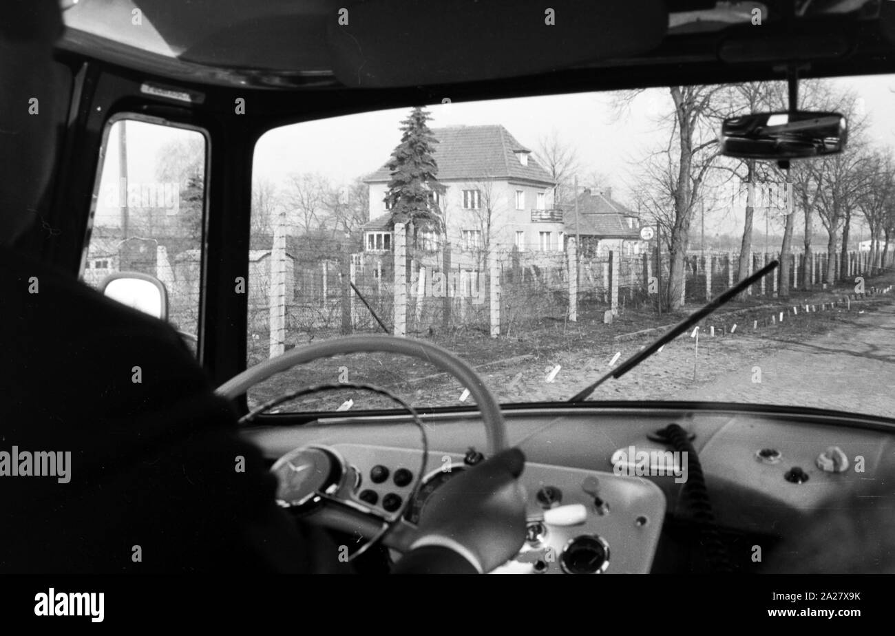 Busfahrt nach Charlottenburg di Berlino, Deutschland 1963. Viaggio in autobus a Charlottenburg di Berlino, Germania 1963. Foto Stock