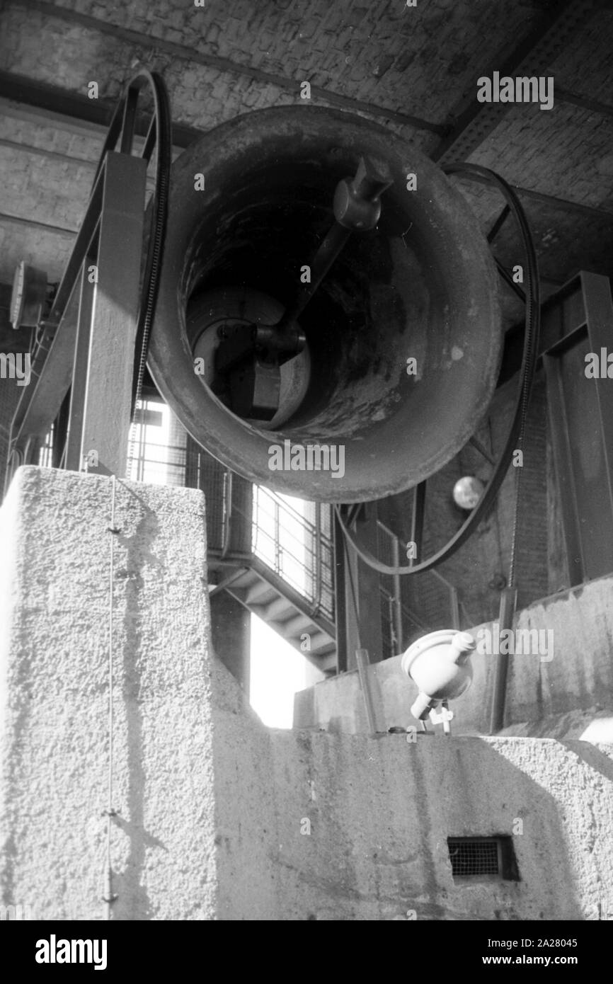 Die Freiheitsglocke im Rathaus Schöneberg di Berlino, Deutschland 1963. La libertà bell a Schoeneberg municipio di Berlino, Germania 1963. Foto Stock