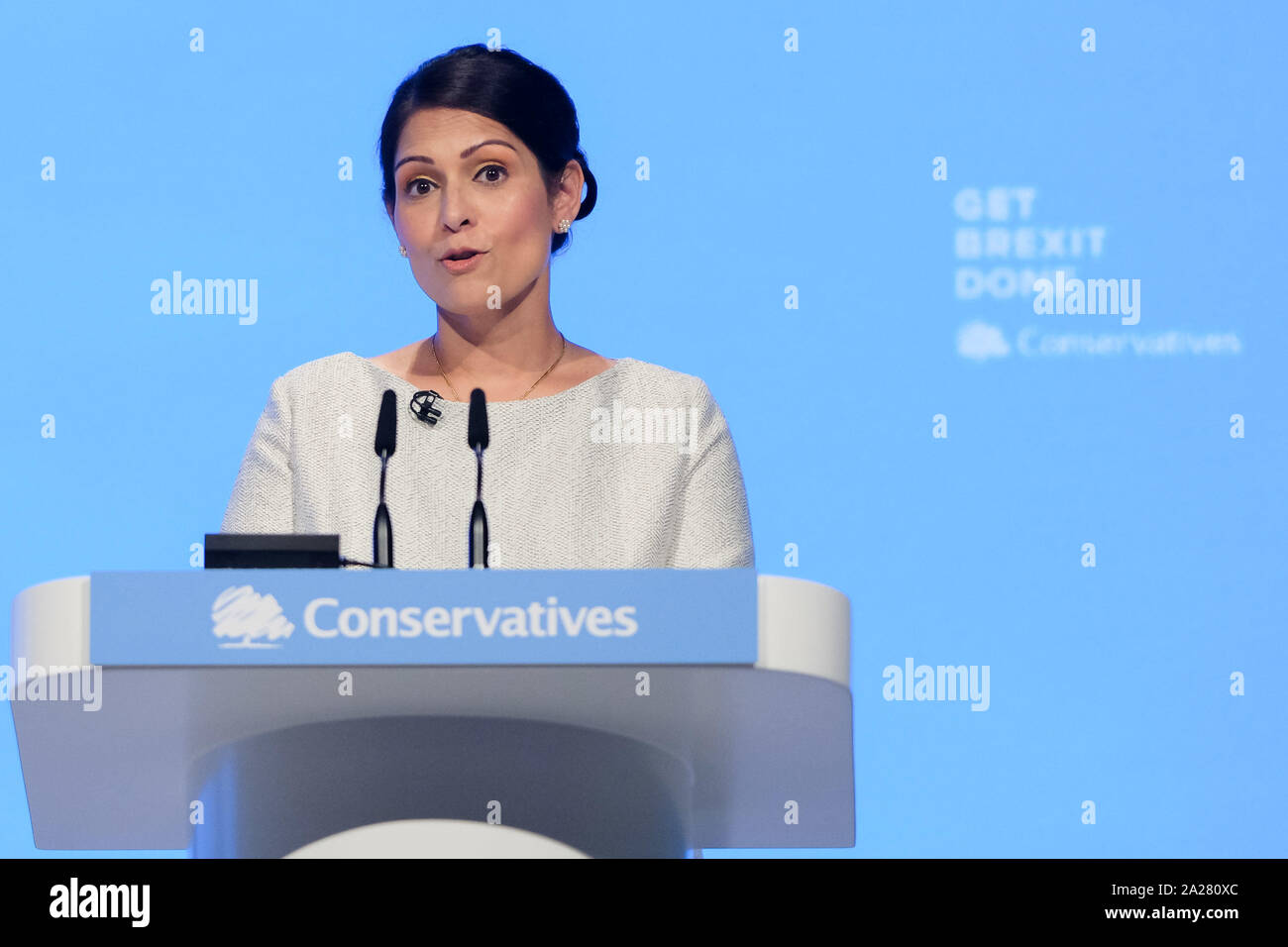 Centrale di Manchester, Manchester, Regno Unito. 1 ottobre 2019. Priti Patel, Home indirizzi segretario del Partito conservatore conferenza d'autunno. . Foto di Julie Edwards./Alamy Live News Foto Stock