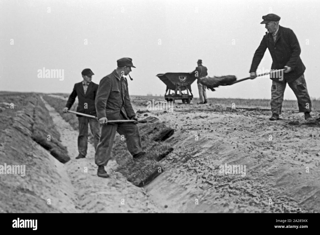 Kanalbau im Emsland, 1945 -1949. La costruzione del canale nella regione di Ems, 1945-1949. Foto Stock