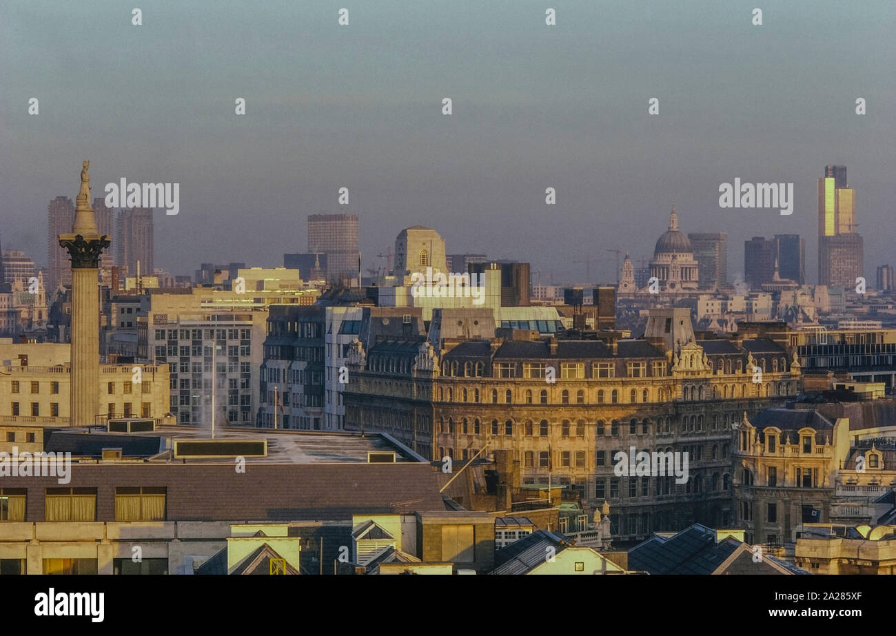 Lo skyline di Londra, Inghilterra, Regno Unito. Circa ottanta Foto Stock