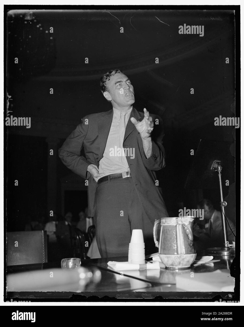 Sonda della first lady e figli imposta sul reddito e ha chiesto di congresso da N.Y. Solon. Washington D.C. Il 9 di luglio. Il Congresso è stato chiesto oggi per esaminare le dichiarazioni dei redditi della signora Roosevelt, James e Elliot Roosevelt, figli del Presidente e signora Roosevelt, Rep. Hamilton Fish, il repubblicano di New York, quando è comparso dinanzi alla speciale Comitato congressuale sulla frode fiscale. Allo stesso tempo egli ha anche chiesto una sonda di dichiarazioni fiscali di segretario del Tesoro Morgenthau e il segretario la moglie e il padre Henry Morgenthau, Suor 7/9/37 Foto Stock