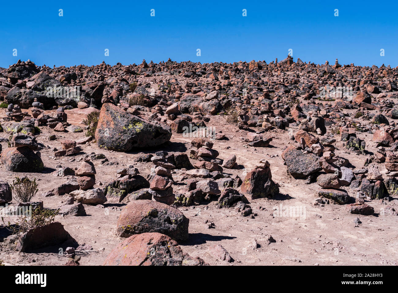 Dal punto di vista dei vulcani in Patapampa,Arequipa,montagne delle Ande,Perù. Foto Stock