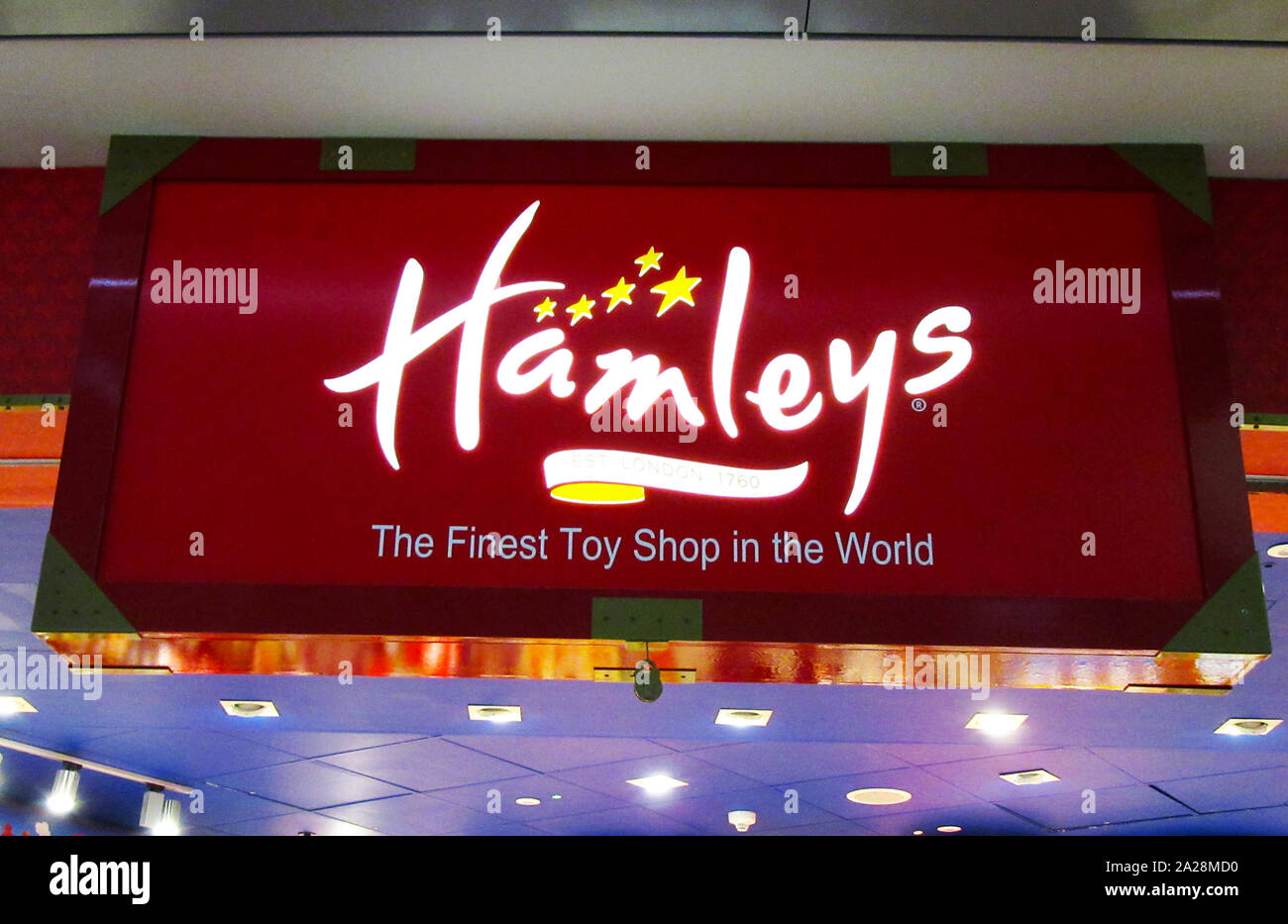 Settembre 29, 2019, Londra Stansted, Regno Unito: Hamleys logo che si vede nel loro negozio a Londra Stansted Airport. (Credito Immagine: © Keith Mayhew/SOPA immagini via ZUMA filo) Foto Stock