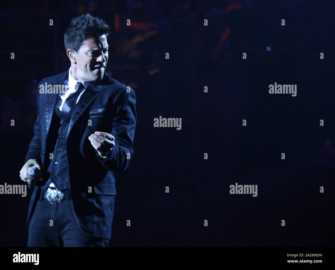 Yahir Othón Parra duranti su concierto en el palenque de la Feria de Leon Guanajuato el 16 de Enero del 2014.. (*Foto:TiradorTercero/NortePhoto*) Foto Stock