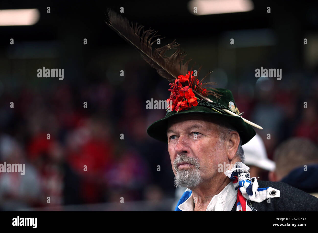 Un Bayern Monaco di Baviera ventola in stand durante la UEFA Champions League a Tottenham Hotspur Stadium, Londra. Foto Stock