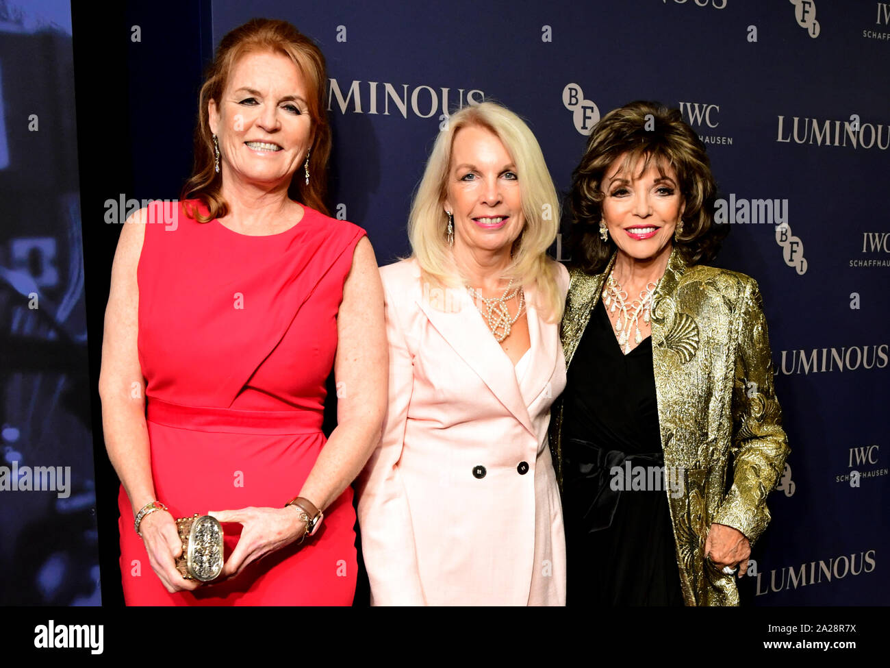 Sarah Ferguson la duchessa di York, Amanda Nevill e Joan Collins frequentando il luminoso Gala di raccolta fondi come parte del BFI London Film Festival 2019 tenutasi alla Roundhouse di Londra. Foto Stock