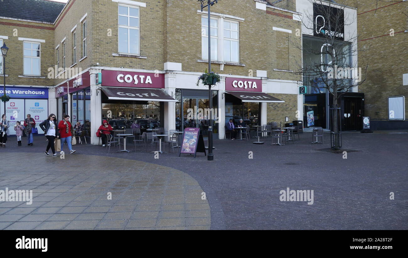 Costa Cafe edificio in Staines a Staines in Surrey UK Foto Stock